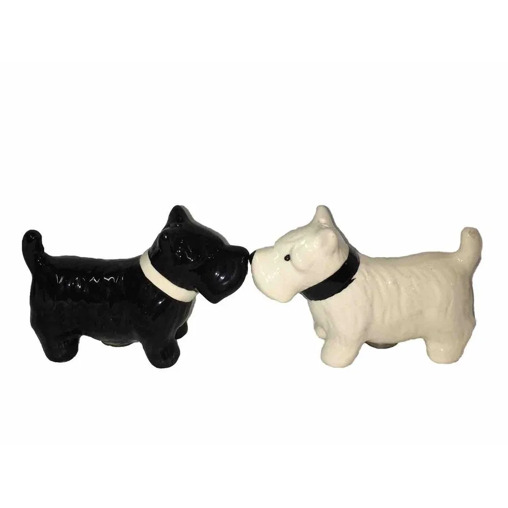 Kissing Westland Scottish Terrier Dog Magnetic Salt &‎ Pepper Shakers Read